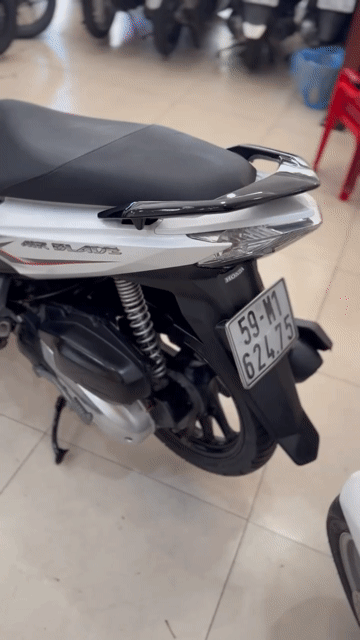Honda Air Blade 2014 Trắng Bạc Đen.BSTP.Chich chu. Mua bán Xe máy tại Quận 6 Tp Hồ Chí Minh được đăng bởi Cửa Hàng Xe Máy Hoà Bùi hình 1