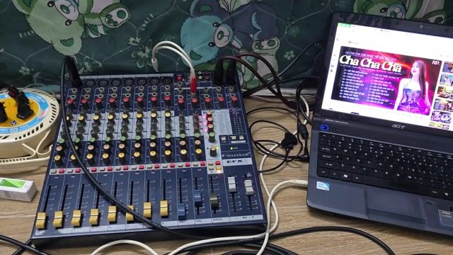 Bàn trộn âm thanh Soundcraft EFX8. Mua bán Tivi, Âm thanh tại Thành phố Mỹ Tho Tiền Giang được đăng bởi Hải  hình 1