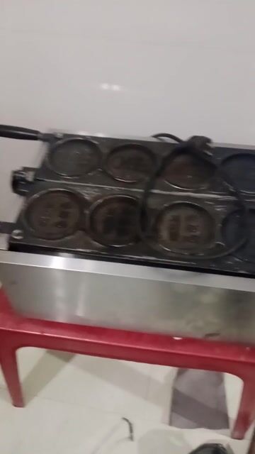 Máy làm bánh Kim loại Bạc. Mua bán Bếp, lò, đồ điện nhà bếp tại Huyện Ba Tri Bến Tre được đăng bởi Nhatbao Pham hình 1