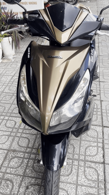 Honda Air Blade 2013 Vàng đồng. Mua bán Xe máy tại Quận Gò Vấp Tp Hồ Chí Minh được đăng bởi Vy hình 1