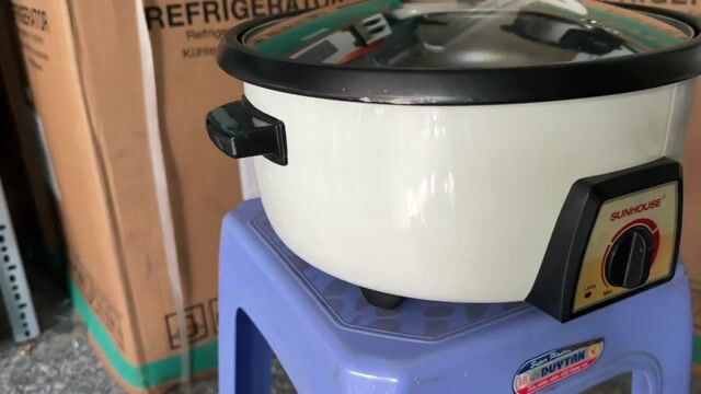 Nồi lẩu điện Sunhouse 3 lít Trắng Trưng bày mới. Mua bán Bếp, lò, đồ điện nhà bếp tại Thành phố Thủ Đức Tp Hồ Chí Minh được đăng bởi Điện Máy Giá Kho hình 1