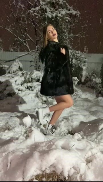 Model - Bunya striptease