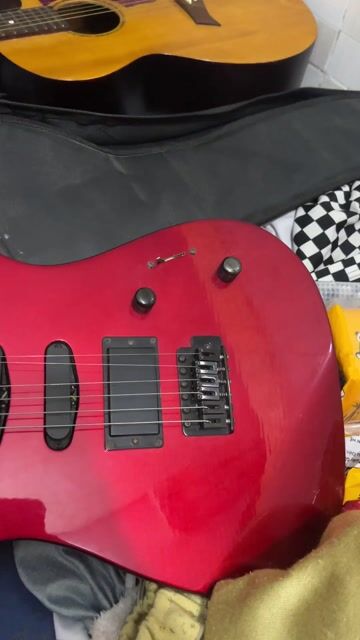 Guitar điện Samick đỏ. Mua bán Nhạc cụ tại Quận Tân Phú Tp Hồ Chí Minh được đăng bởi Huỳnh Tuấn Khanh hình 1