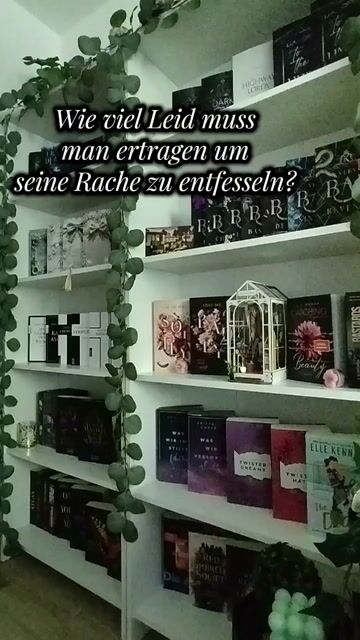 Von Anfang bis Ende sehr sehr spannend und auch emotional.
Über das ganze Buch kann man miterleben, was Skylenna durchmacht und wie sie sich verändert.
Das Ende unvorhersehbar und schockierend und gespannt auf Band 4 🫶🏻✨📖📚