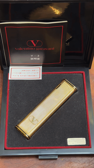 Bật lửa Valentino Garavani Vàng Kim loại. Mua bán Đồ sưu tầm, đồ cổ tại Huyện Cần Giờ Tp Hồ Chí Minh được đăng bởi Dương Trà hình 1
