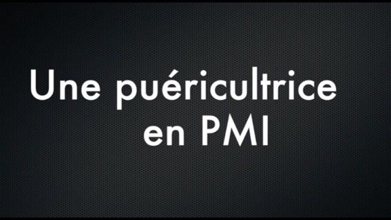 Une puéricultrice en PMI