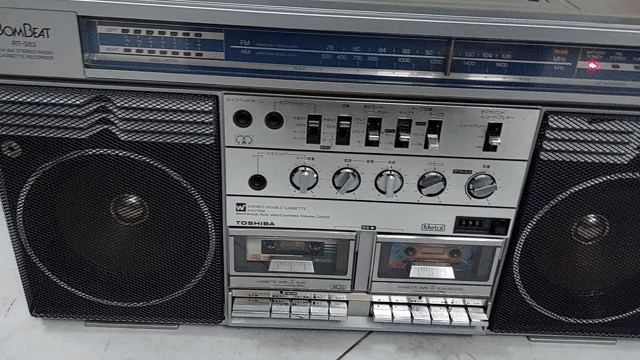 Đài Toshiba Bombeat RT-S83 Xám. Mua bán Tivi, Âm thanh tại Huyện Bình Chánh Tp Hồ Chí Minh được đăng bởi Le va loa amply bãi hình 1