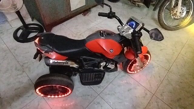 Xe điện trẻ em BMW BMW1000 Đỏ. Mua bán Sở thích khác tại Quận Bình Thuỷ Cần Thơ được đăng bởi Danh hình 1