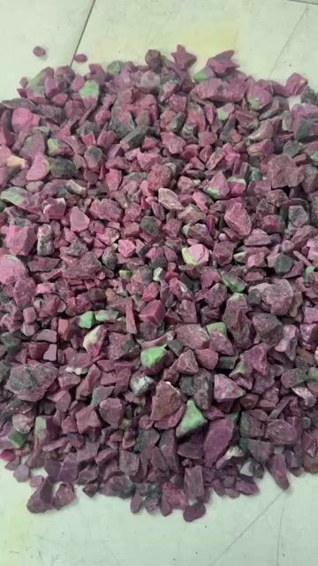 Đá quý thô Ruby Nam Phi nhỏ Đỏ. Mua bán Đồ sưu tầm, đồ cổ tại Huyện Hòa Vang Đà Nẵng được đăng bởi Huỳnh Công Nhớ hình 1