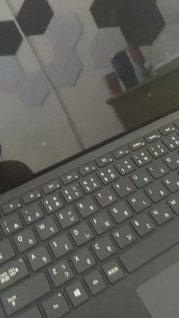 Microsoft Surface Pr***00.000. Mua bán Laptop tại Quận 1 Tp Hồ Chí Minh được đăng bởi Đặng Duy Tân hình 1