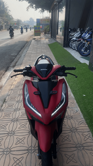 Honda Vario Đỏ 6990 km. Mua bán Xe máy tại Quận Ô Môn Cần Thơ được đăng bởi XE MÁY QUANG TRẦN chuyen bán xe trúng thưởng  hình 1