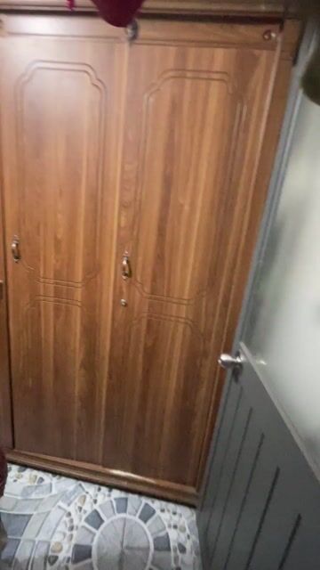 Tủ quần áo gỗ nâu mới tinh. Mua bán Tủ, kệ gia đình tại Thành phố Huế Thừa Thiên Huế được đăng bởi Trần  ngọc bảo nhi hình 1