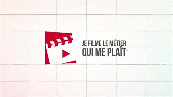 La caissière qui encaisse