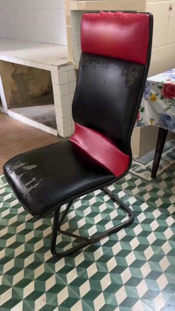 Ghế khung sắt đệm da đen đỏ 50cm. Mua bán Bàn ghế tại Quận Ngũ Hành Sơn Đà Nẵng được đăng bởi Cô Trương hình 1