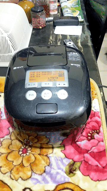 Nồi cơm điện Tiger 1 lít 2019 Nhật Bản Đen. Mua bán Bếp, lò, đồ điện nhà bếp tại Huyện Củ Chi Tp Hồ Chí Minh được đăng bởi Tiến Dũng hình 1