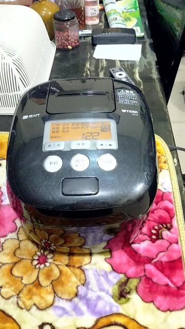 Nồi cơm điện Tiger 1 lít 2019 Nhật Bản Đen. Mua bán Bếp, lò, đồ điện nhà bếp tại Huyện Củ Chi Tp Hồ Chí Minh được đăng bởi Tiến Dũng hình 1