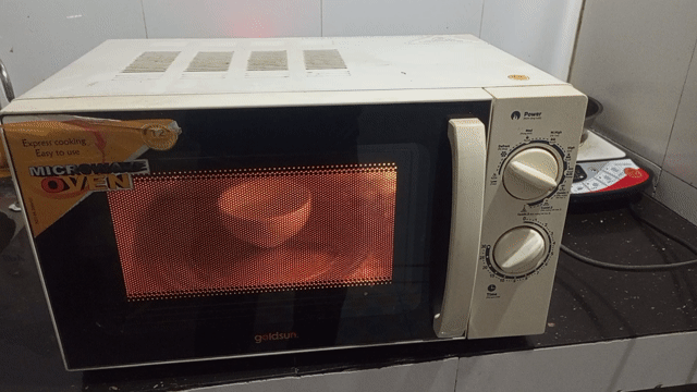 Lò vi sóng Goldsun Trắng. Mua bán Bếp, lò, đồ điện nhà bếp tại Thị xã Từ Sơn Bắc Ninh được đăng bởi bán đồ cũ hình 1