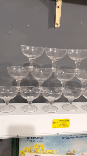 Thanh lý Ly rượu Mica trong suốt 12 cái - 50K. Mua bán Dụng cụ nhà bếp tại Thành phố Thủ Dầu Một Bình Dương được đăng bởi KIM YẾN hình 1