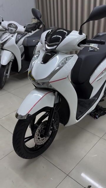 SH 160! vừa đk chạy đúng 800 km mới 99%. Mua bán Xe máy tại Quận Thanh Khê Đà Nẵng được đăng bởi THẾ MẪN CHUYÊN XE LƯỚT CÓ BÁN TRẢ GÓP  hình 1