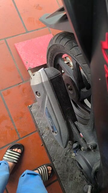 Pô xe máy Vision Kim loại Đen. Mua bán Phụ tùng xe tại Quận Hoàng Mai Hà Nội được đăng bởi Trần Xuân Sinh hình 1