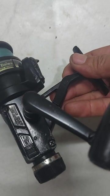 Máy câu cá Daiwa Graphite 1000 Đen Thái Lan. Mua bán Đồ thể thao, Dã ngoại tại Quận 10 Tp Hồ Chí Minh được đăng bởi Lee Bush hình 1
