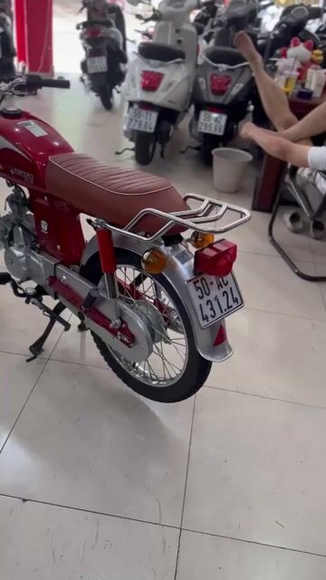 Honda CD 2025 Đỏ Bạc 3000km. Mua bán Xe máy tại Quận 6 Tp Hồ Chí Minh được đăng bởi Cửa Hàng Xe Máy Hoà Bùi hình 1