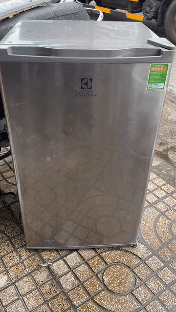 Tủ lạnh mini Electrolux 92l Xám đã sử dụng. Mua bán Tủ lạnh tại Quận Tân Phú Tp Hồ Chí Minh được đăng bởi Điện Lạnh Thanh Sang hình 1
