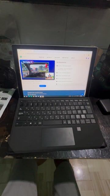 Microsoft Surface Pro 5 Máy đẹp. Mua bán Laptop tại Huyện Bến Cầu Tây Ninh được đăng bởi  HOÀNG PHÁT  hình 1