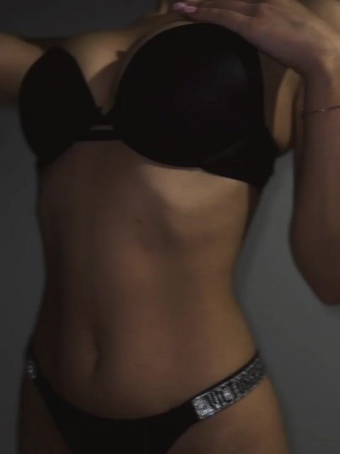 Model - Sweet_XX_Lola striptease