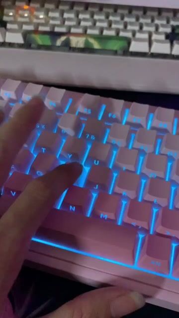 Bàn phím màu Gradient. Mua bán Phụ kiện (Màn hình, Chuột...) tại Quận Liên Chiểu Đà Nẵng được đăng bởi Shop thanh lý phụ kiện hình 1