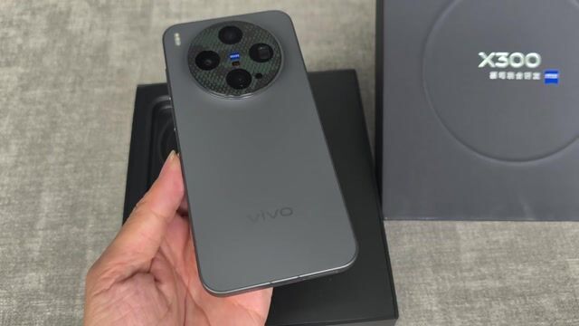 VIVO X300 256GB NỘI ĐỊA FULLBOX LIKE NEW . Mua bán Điện thoại tại Quận 3 Tp Hồ Chí Minh được đăng bởi Minh Phạm  hình 1