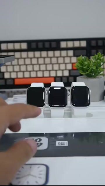 Apple Watch Series 4 40mm Trắng Đẹp Như Mới. Mua bán Thiết bị đeo thông minh tại Quận Bình Tân Tp Hồ Chí Minh được đăng bởi KHÁNH HUNTER hình 1