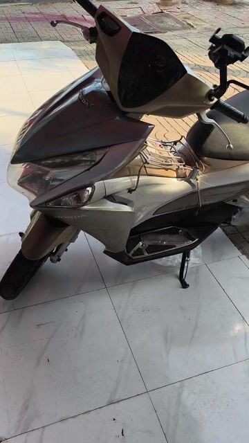 Honda Air Blade 2012 màu Vàng. Mua bán Xe máy tại Thị xã Bình Long Bình Phước được đăng bởi Nguyễn Hồng Sơn hình 1