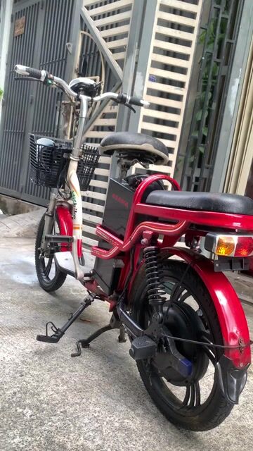 Xe đạp điện 4 bình nhà đang sử dụng .sạch sẽ. Mua bán Xe điện tại Quận 11 Tp Hồ Chí Minh được đăng bởi Nhã hình 1