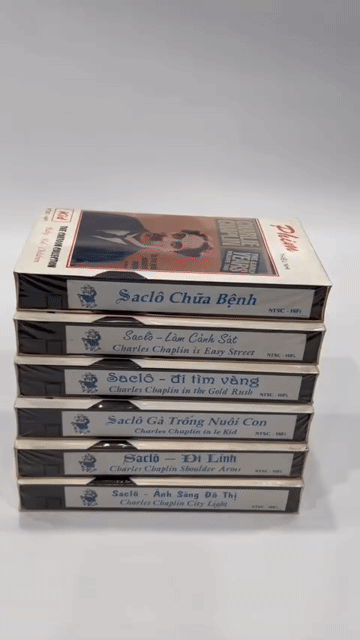Băng VHS Charlie Chaplin Sác-lô Nguyên seal. Mua bán Đồ sưu tầm, đồ cổ tại Huyện Củ Chi Tp Hồ Chí Minh được đăng bởi Quyen Dang hình 1