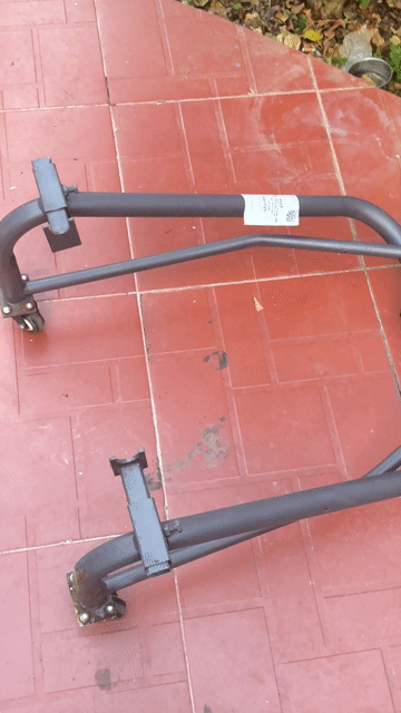 Ben nâng xe kim loại màu xám. Mua bán Phụ tùng xe tại Thành phố Đà Lạt Lâm Đồng được đăng bởi Thang Nguyen hình 1