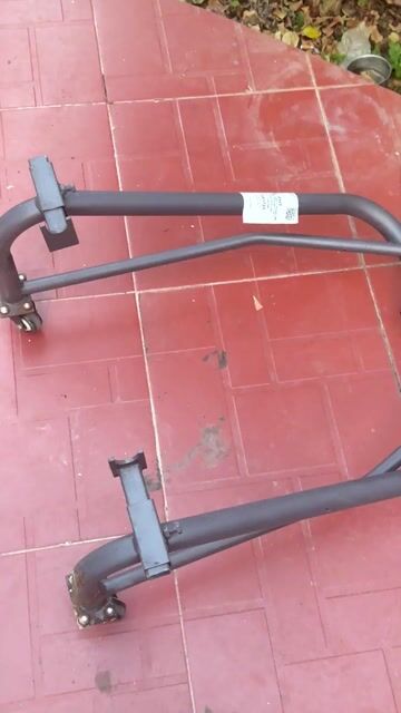 Ben nâng xe kim loại màu xám. Mua bán Phụ tùng xe tại Thành phố Đà Lạt Lâm Đồng được đăng bởi Thang Nguyen hình 1