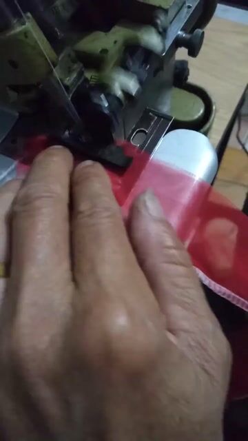 Máy vắt sổ 3 chỉ truyền thống Vàng chanh. Mua bán Đồ chuyên dụng, Giống nuôi trồng tại Quận Đống Đa Hà Nội được đăng bởi Máy khâu Online hình 1