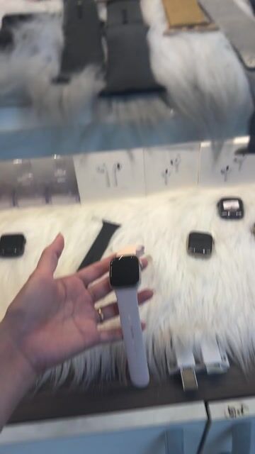 Apple Watch SE 2 40mm Starlight. Mua bán Thiết bị đeo thông minh tại Quận 5 Tp Hồ Chí Minh được đăng bởi Thúy Vy hình 1