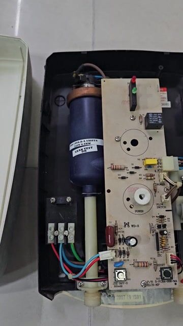 Bán xác máy nước nóng cho thợ. Mua bán Thiết bị vệ sinh, nhà tắm tại Quận Bình Thạnh Tp Hồ Chí Minh được đăng bởi Hằng hình 1