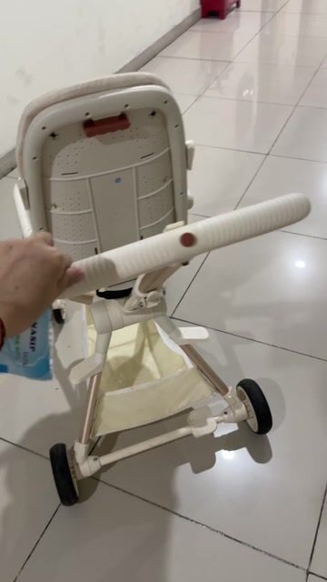 Xe đẩy em bé K8 màu Kem. Mua bán Mẹ và bé tại Quận 12 Tp Hồ Chí Minh được đăng bởi Trần Ánh Tuyết hình 1