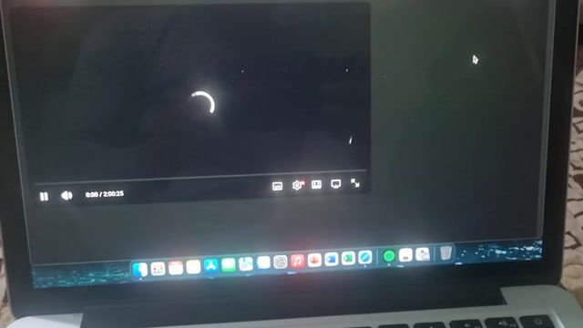 Apple Macbook Pro Retina 2015 8GB/256GB. Mua bán Laptop tại Quận Thanh Khê Đà Nẵng được đăng bởi Tony  hình 1