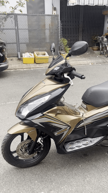 Honda Air Blade 125 Fi Vàng đồng đen💥CÓ BẢO HÀNH💥💥. Mua bán Xe máy tại Quận Tân Phú Tp Hồ Chí Minh được đăng bởi XE MÁY QUANG LẬP hình 1