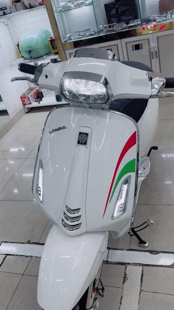 Vespa Sprint 150cc tặng Full đồ chơi CNC. Mua bán Xe máy tại Quận Phú Nhuận Tp Hồ Chí Minh được đăng bởi VESPA  PIAGGIO BẢO HƯNG Vespa cũ trả góp  hình 1