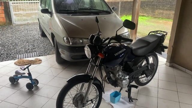 Dia de chuva, dia de mexer na moto