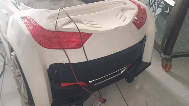 Xe ô tô điện trẻ em Bugatti Chiron Trắng. Mua bán Mẹ và bé tại Thành phố Dĩ An Bình Dương được đăng bởi Nguyễn hữu hoàng  hình 1