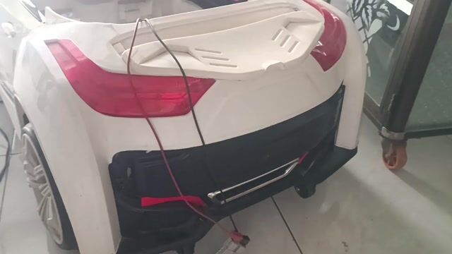 Xe ô tô điện trẻ em Bugatti Chiron Trắng. Mua bán Mẹ và bé tại Thành phố Dĩ An Bình Dương được đăng bởi Nguyễn hữu hoàng  hình 1