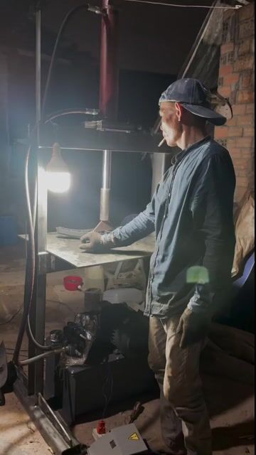 máy ép thủy lực. Mua bán Đồ chuyên dụng, Giống nuôi trồng tại Thành phố Thuận An Bình Dương được đăng bởi co khi che tao may hình 1