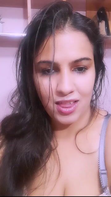 Model - AshleyFuckable strapon