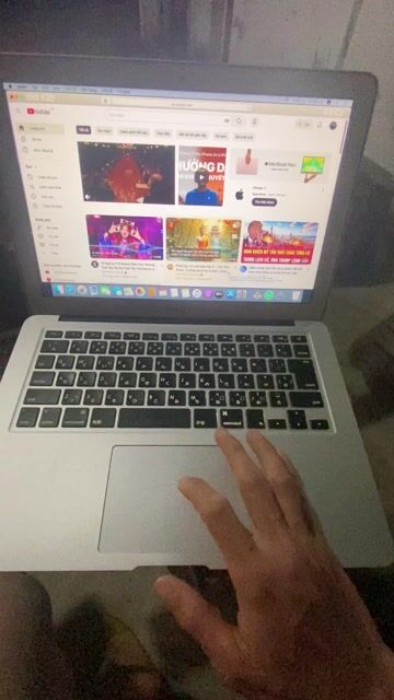 Apple Macbook Air 2011 Bạc 13 inch ngoại hình đẹp. Mua bán Laptop tại Huyện Mỏ Cày Bắc Bến Tre được đăng bởi Lê Anh Khoa hình 1